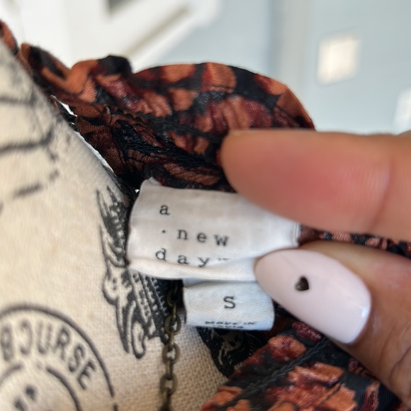 Lightweight, Balloon Sleeve, Smocked Floral Dress with Pockets - Picture 8 of 8